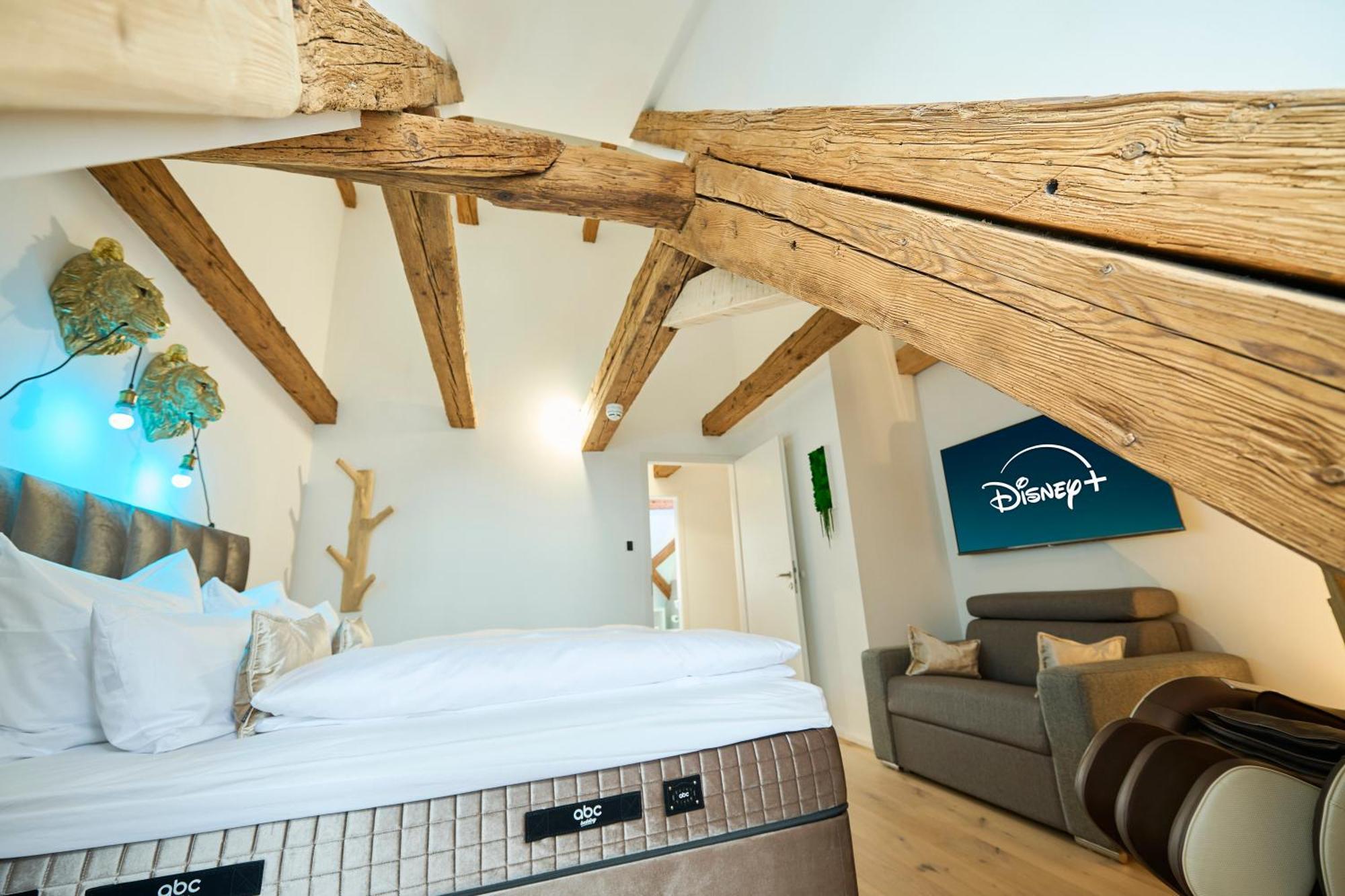 Ferienwohnung Wood World Luxury - Massage - Bergblick - Tranpolin- Parken Markdorf Exterior foto
