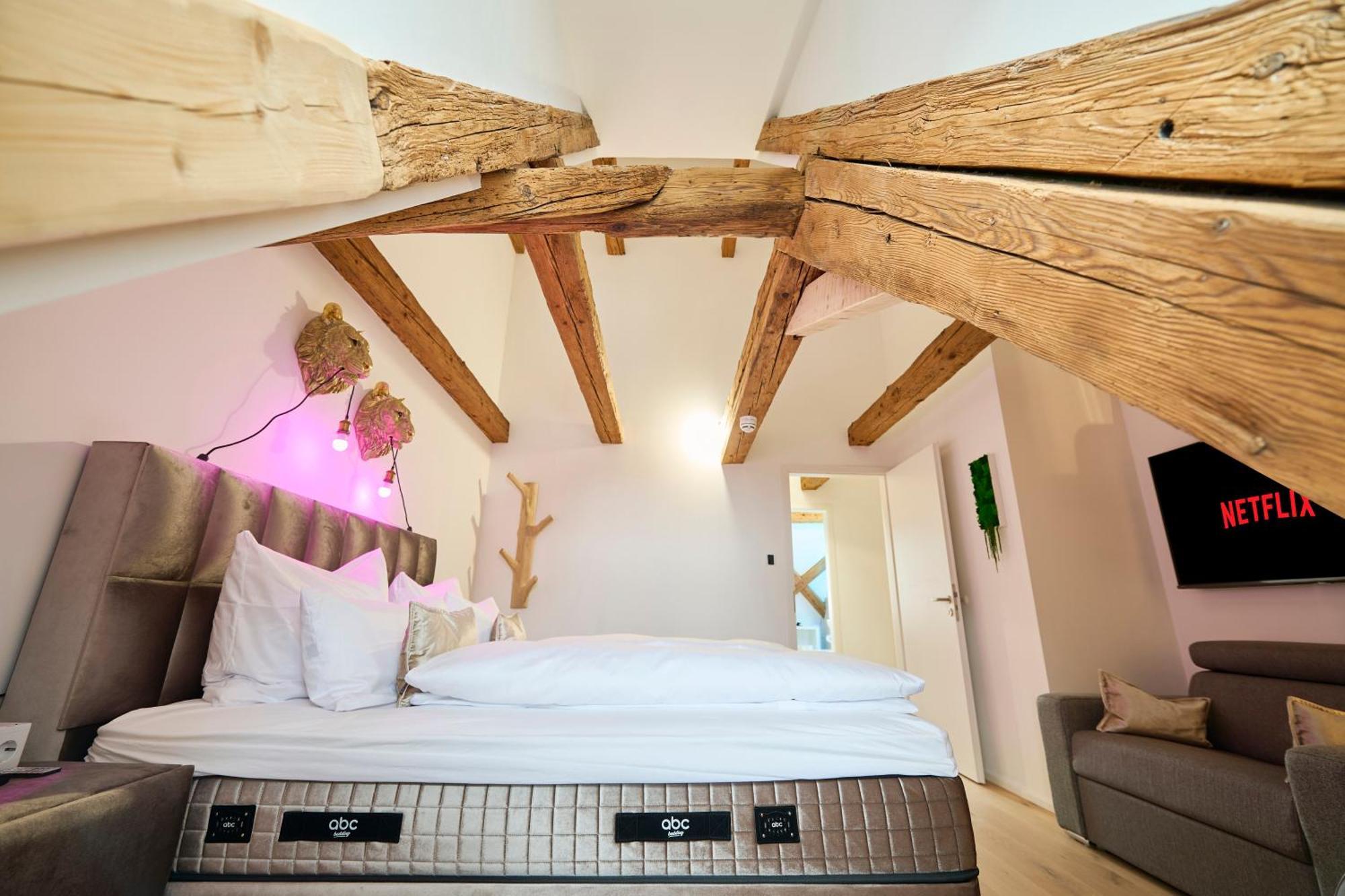 Ferienwohnung Wood World Luxury - Massage - Bergblick - Tranpolin- Parken Markdorf Exterior foto